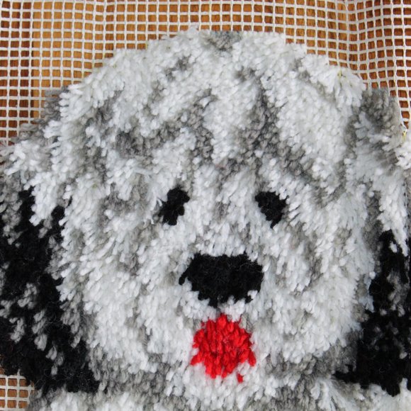 Vintage Latch Hook Rug Old English Sheep Dog R851 Special Shaped 20" x 26" - Picture 2 of 6